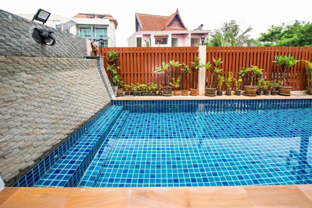 Hotel Oyo 343 Wanna Marine Patong Exteriér fotografie